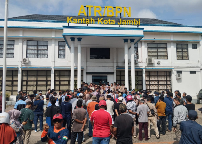 Tanah Bersertifikat Dibekukan, Warga Kepung BPN Kota Jambi Tuntut Blokir Zona Merah Dicabut