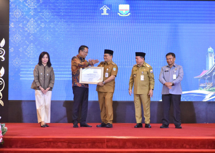 Wali Kota Maulana Raih Penghargaan Dari Menteri Hukum RI Atas Dukungan Hadirnya Pos Bantuan Hukum di Semua
