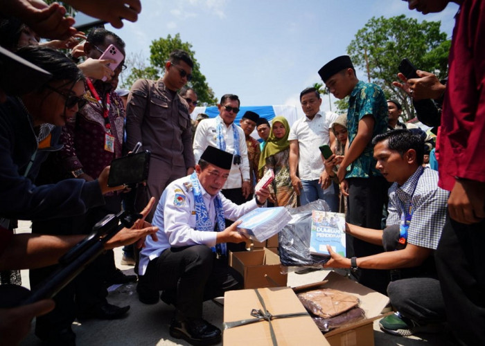 Gubernur Al Haris Serahkan Dumisake Pendidikan di Sungai Penuh