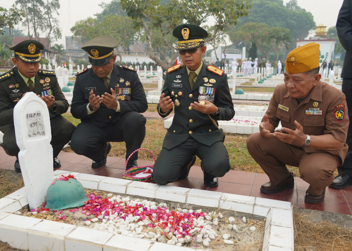 Danrem 042/Gapu Pimpin Ziarah Nasional HUT KE-81 TNI Di TMP Satria Bhakti Jambi