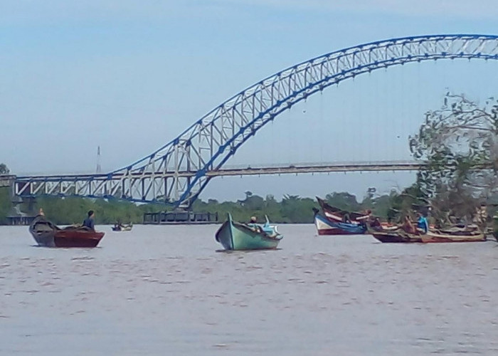 Pompong Muatan Pinang Karam di Sungai Batanghari, 1 Orang Dinyatakan Hilang