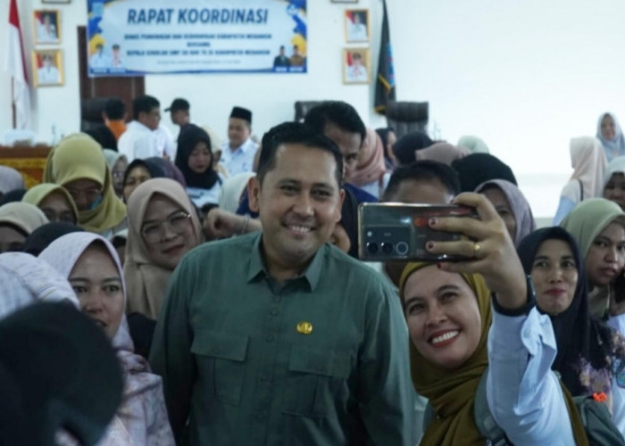 Bupati M. Syukur Instruksikan Pelajaran Adat Masuk Kurikulum Sekolah untuk Perkuat Jati Diri Siswa