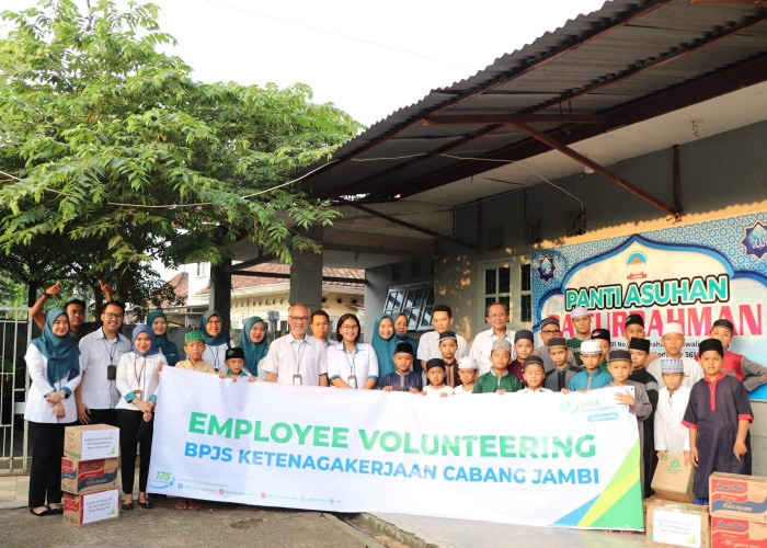 Employee Volunteering BPJS Ketenagakerjaan, Bagikan Sembako ke Panti Asuhan Baiturrahman