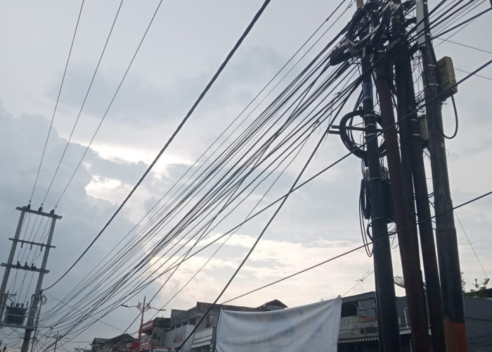 Kabel dan Tiang Provider Semrawut, Dewan Minta Pemkot Jambi Sikapi