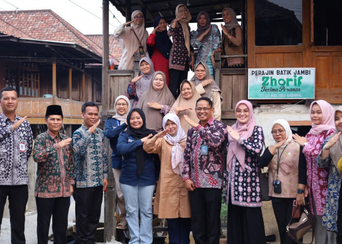 Perkuat Identitas dan Nilai Ekonomi Batik Seberang, Kanwil Kemenkum Jambi Berikan Sosialisasi dan Penguatan