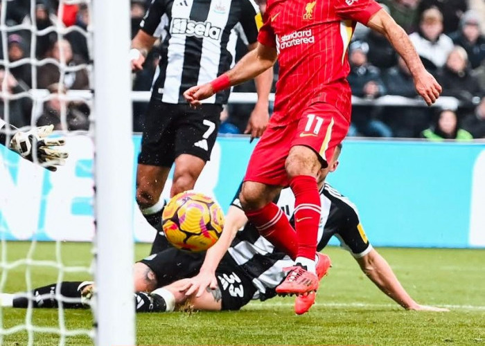 Diimbangi Newcastle 3-3, Liverpool Tetap Kokoh di Puncak