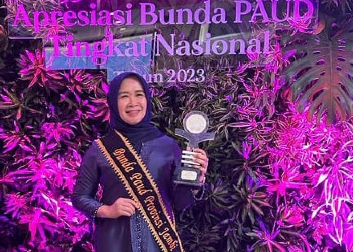 Hesnidar Haris Raih Juara 1 Penghargaan Wiyata Darma Madya Tingkat Nasional Tahun 2023