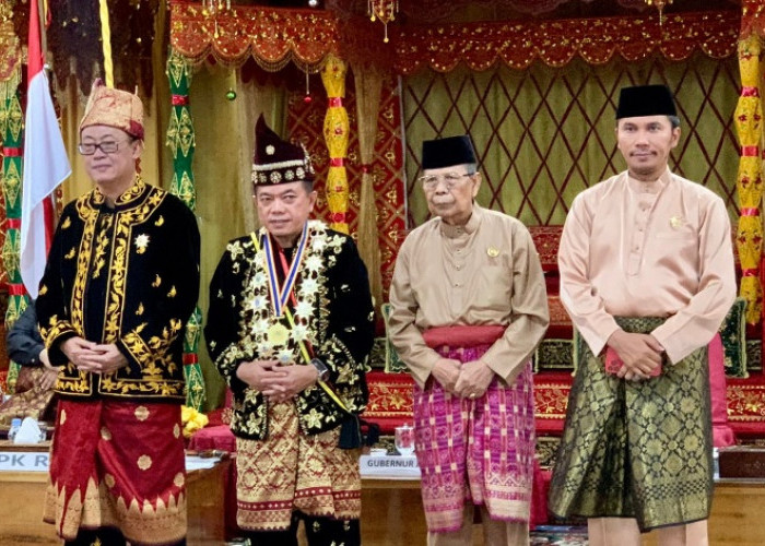 Ketua DPRD Hadiri Penganugerahan Adat Melayu Jambi Kepada Ahmadi Noor Supit