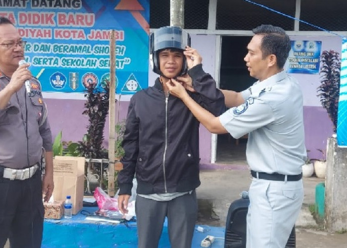 Police Go To School Polresta Jambi Edukasi Keselamatan Berkendara Siswa SMK Muhammadiyah Kota Jambi 