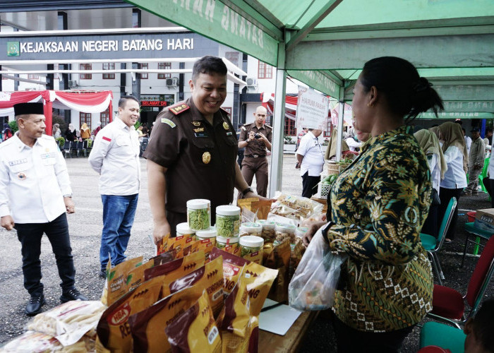Peringati HAKORDIA, Kejari Batang Hari Gelar Pelayanan Masyarakat 
