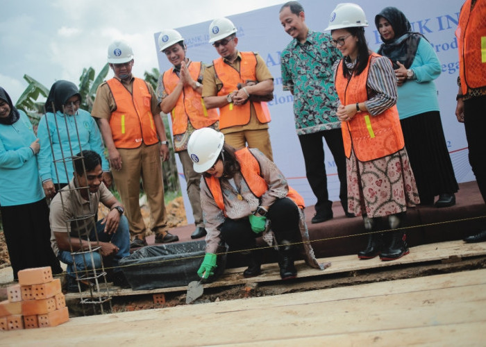 Peletakan Batu Pertama Rumah Produksi Nanas, Wujud Bantuan PSBI di Desa Tangkit Baru untuk KUBE Mega Buana