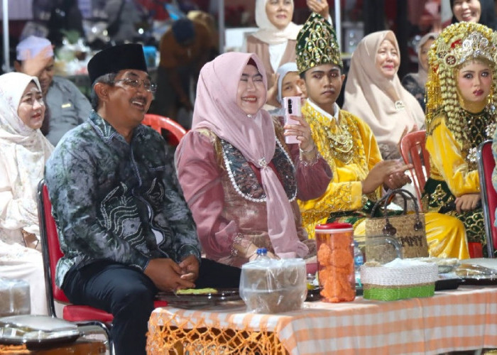 Pentas Seni Sunda dan Banjar Semarakkan Hari Jadi Tanjab Barat ke-61 dan HUT Kemerdekaan RI