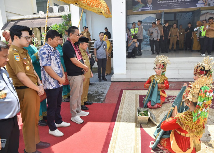 Disambut Sekapur Sirih, Menteri Hukum RI Awali Agenda Peresmian Posbankum di Jambi