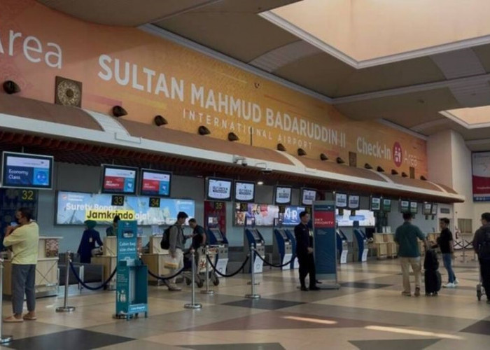 Erupsi Gunung Anak Krakatau Paksa Pembatalan 18 Penerbangan di Bandara SMB II Palembang