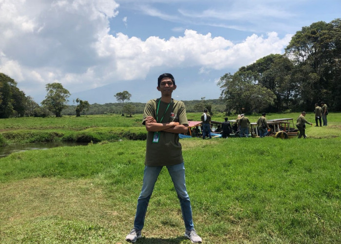 Jurnalis Jambi Ekspres Fauzi Yosi Esiska saat berkunjung ke lokasi wisata Rawa Bento di Kabupaten Kerinci