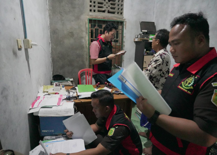 Kejari Tebo Geledah Kantor Desa Sungai Pandan, Sidik Kasus Pengelolaan Keuangan Desa