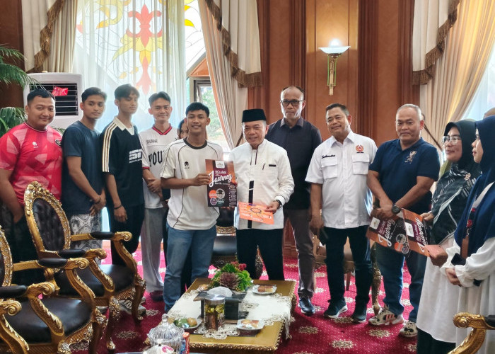 Al Haris Umrahkan Orang Tua Atlet Peraih Emas PON 2024 Pakai Uang Pribadi, Ketua Koni Apresiasi