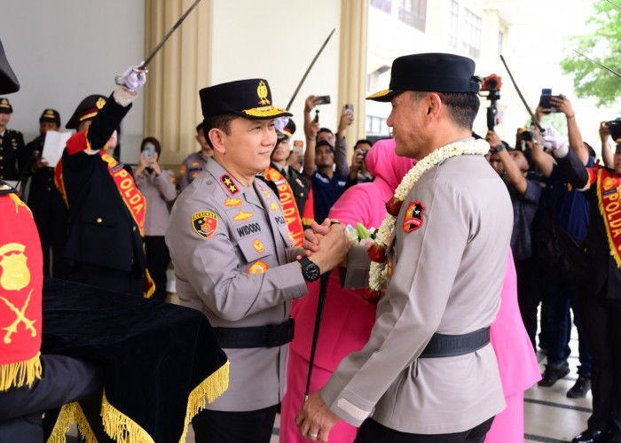 Kapolda Jambi Widodo Resmi Disambut Adat Melayu, Pimpin Serah Terima Pataka dan Lepas Krisno H Siregar