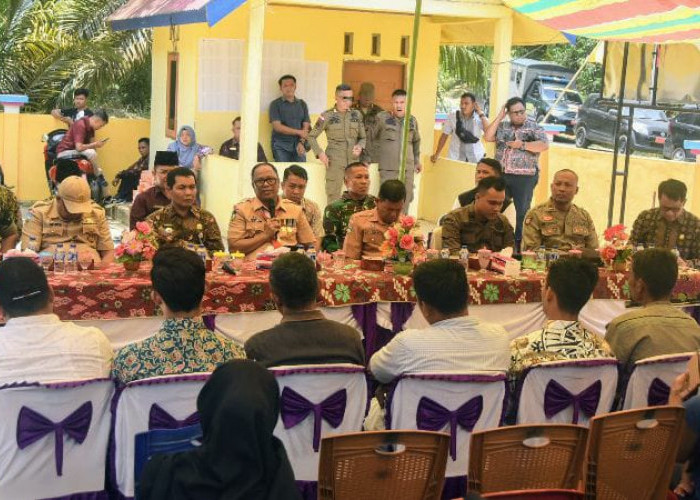 Kunjungi Desa Sikamis, Pj Bahri Diskusi Bersama Warga SAD