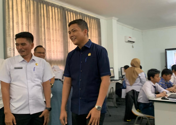 Ketua DPRD Jambi Pantau Pelaksanaan Tes CAT PPDB di SMA TT