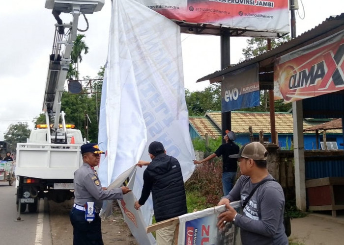 Masa Tenang, APK Cakada di Muaro Jambi Ditertibkan 