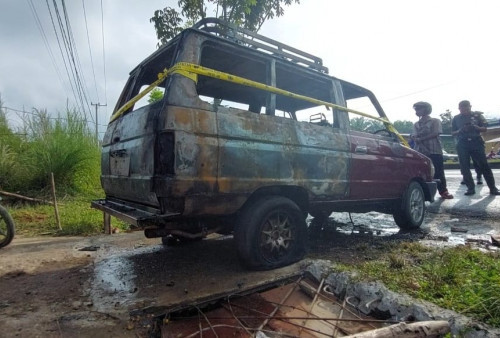 Satu Unit Mobil Kijang di Tebo Hangus Terbakar