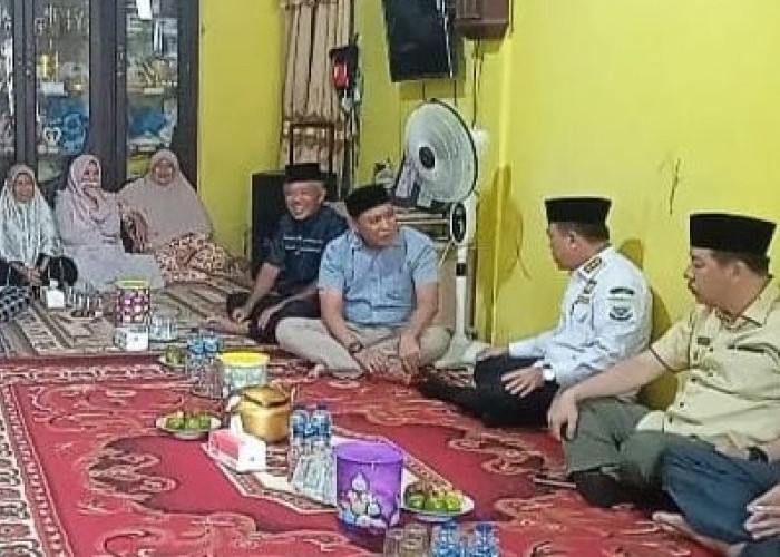 PJ Bupati Merangin dan Gubernur Jambi Takziah ke Rumah Almarhum Kades Limbur Merangin