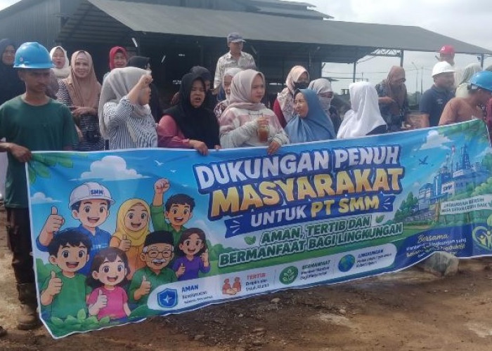 Puluhan Warga Sekitar PT. SMM Gelar Aksi Dukungan Pabrik Beroperasi