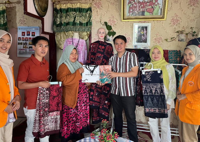 Tim Pengabdian FST UNJA Bantu Batik Incung Go Digital