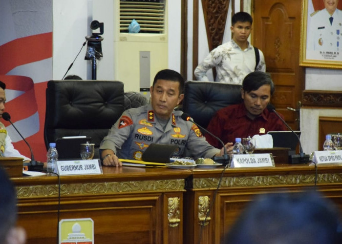 Kapolda Jambi Ikuti Rakor Penanggulangan Karhutla, Kepala BNPB RI Serahkan Beberapa Alat Bantuan