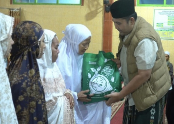 Subling di Pulau Kemang, Bupati M. Syukur Salurkan Santunan dan Tinjau Kondisi Jalan