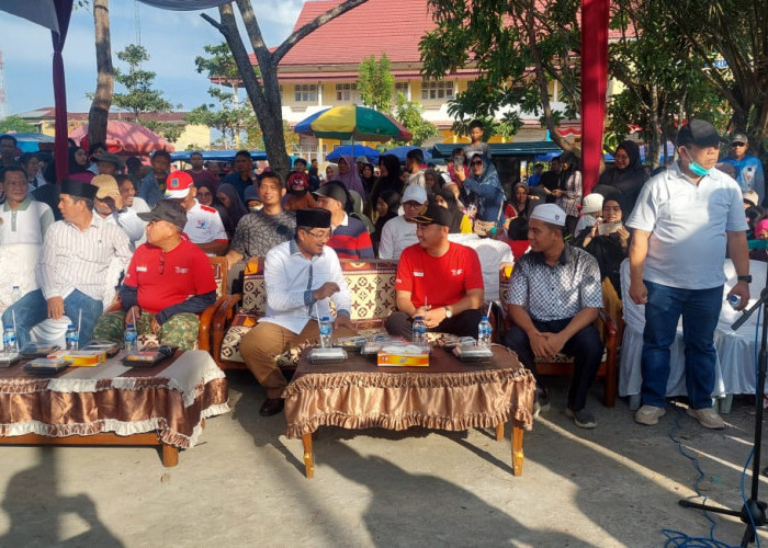 Bupati Lepas Lomba Panjat Pinang HUT RI Ke-79 dan Hari Jadi Tanjabbar Ke-59