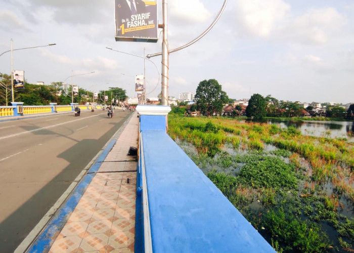 Lapangan Bola di Bawah Jembatan Makalam Jambi Jadi Danau, Ini Foto-foto Sebelum dan Sesudah Banjir