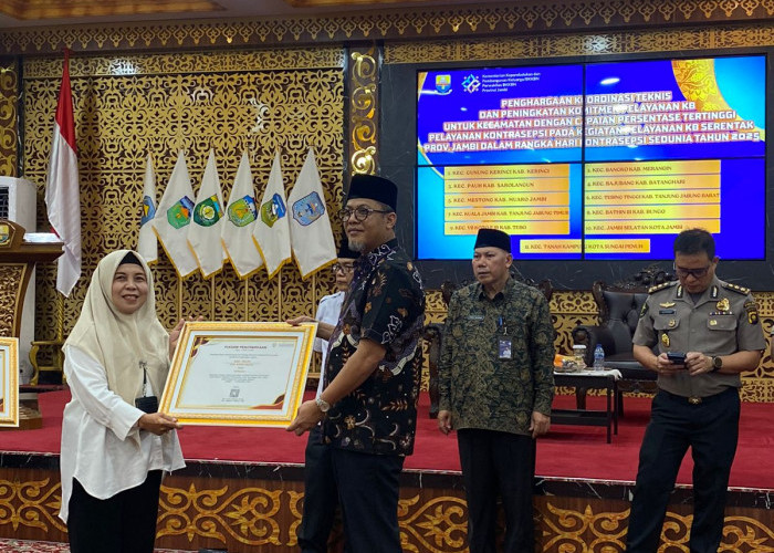 Anggota DPRD Jambi M. Nasir Hadir dan Serahkan Penghargaan pada Rakorda Bangga Kencana Jambi 2026