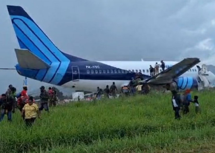 Penumpang Pesawat Trigana Air Buka Pintu Darurat Lalu Melompat