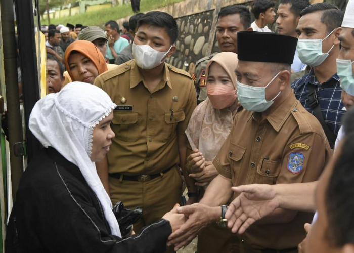 Haru, H Mashuri Sambut Jemaah Haji Merangin