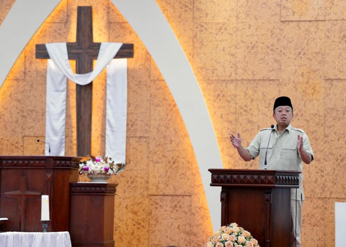 Terima Sertipikat Hak Milik untuk Gereja Kristen Pasundan