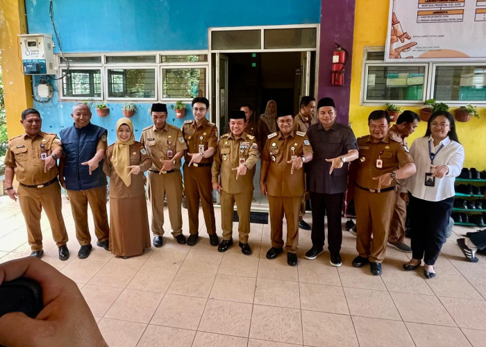 Gubernur Al Haris Tinjau Pelaksanaan TKA SMP di Kota Jambi, Tekankan Pemerataan Mutu Pendidikan