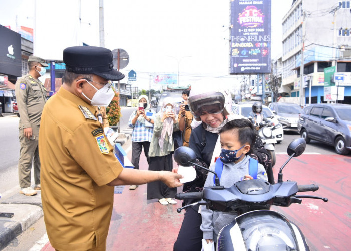 Hadapi Kekeringan dan Kabut Asap, Pemkot Jambi Distribusikan Air Bersih dan Ribuan Kotak Masker