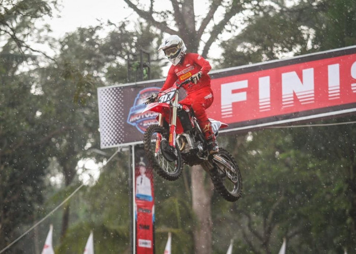 Crosser Astra Honda Tapaki Podium Tertinggi Balap Pembuka Kejurnas Motocross 2023    