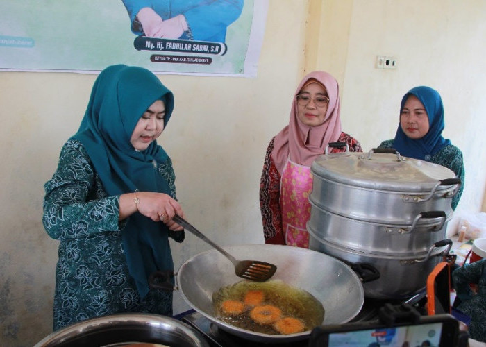 Ketua TP PKK Tanjabbar Hj. Fadhilah Sadat Buka Pelatihan Nugget Ikan-Udang untuk Perkuat Ketahanan Pangan