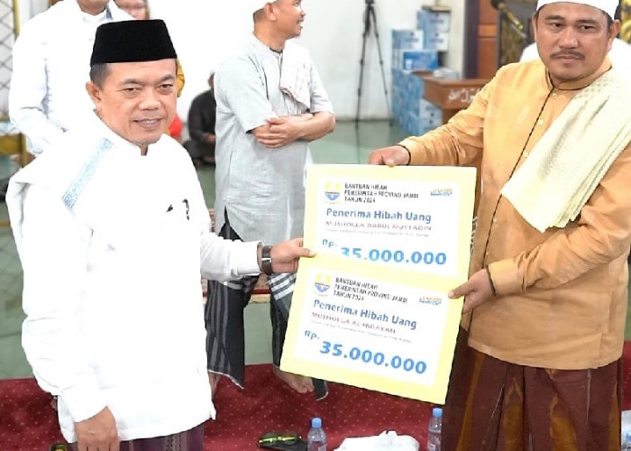 Safari Ramadhan ke Bungo, Gubernur Al Haris Serahkan Bantuan Rp 270 Juta untuk Masjid dan Musholla 