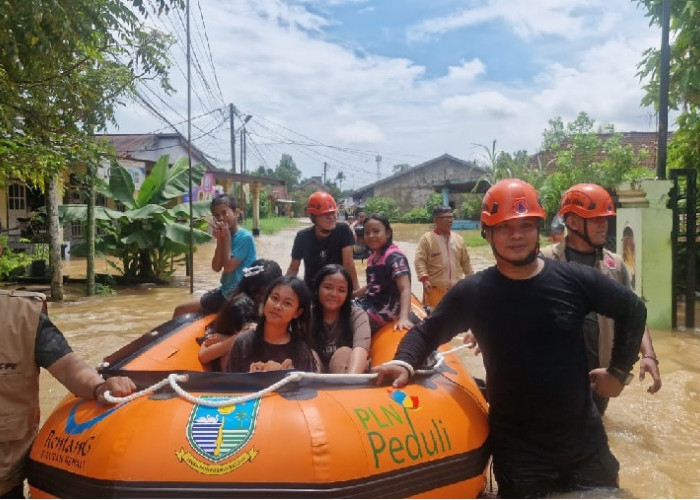 Diguyur Hujan Semalaman, 47 RT di Kota Jambi Terendam! Tiga Sekolah Ikut Terendam