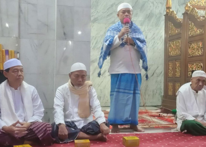 Bupati Dampingi Gubernur Subuh Berjemaah di Masjid Raya
