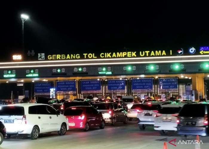 H-3 Lebaran 2026, Volume Kendaraan Pemudik Memuncak di GT Cikampek Utama