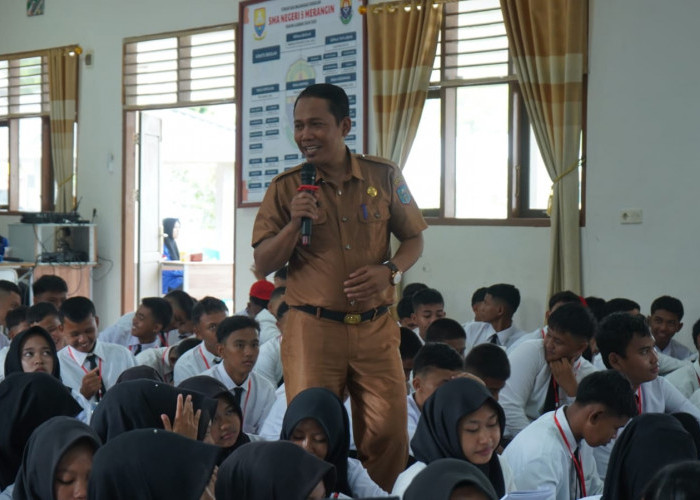 Kadis Kominfo Merangin Minta Siswa SMAN 5 Bijak dan Sopan Bermedia Sosial Demi Masa Depan