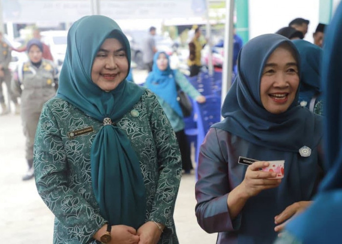Ketua TP-PKK Tanjabbar Hj. Fadilah Sadat, Geliatkan Potensi Rumah DILAN dan Kesejahteraan Warga