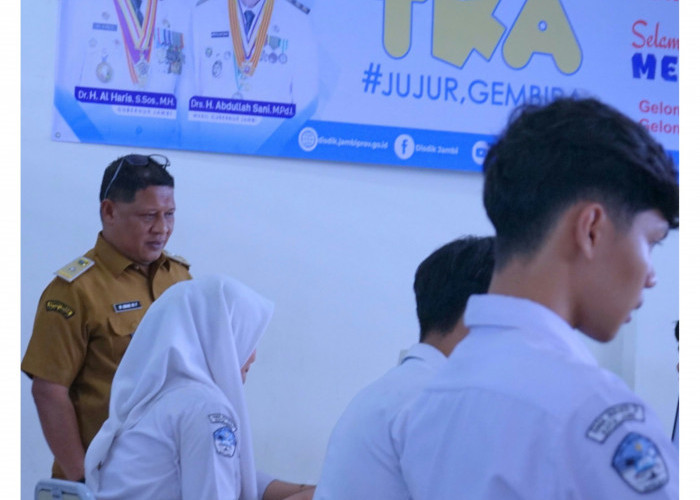Tinjau SMAN 13 Kota Jambi, Kadisdik M. Umar Pastikan TKA Berjalan Lancar dengan Skema Pengawasan Silang