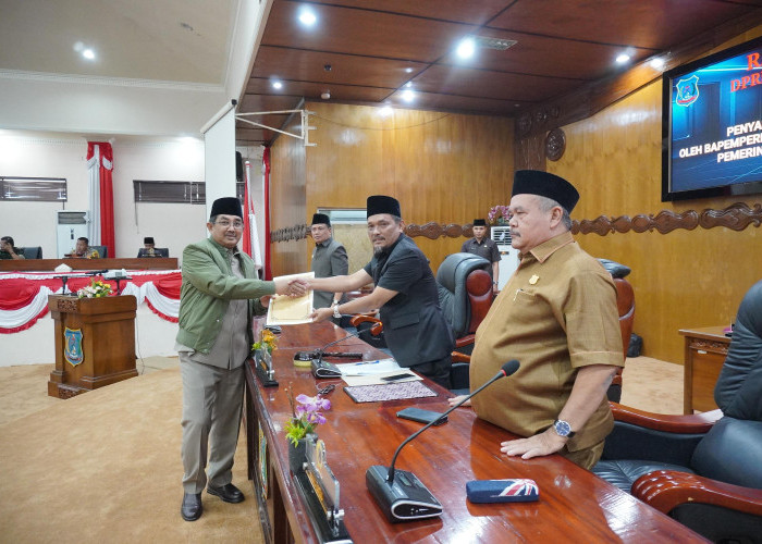 DPRD Bersama Bupati Tanjab Barat Gelar Paripurna Pertama 