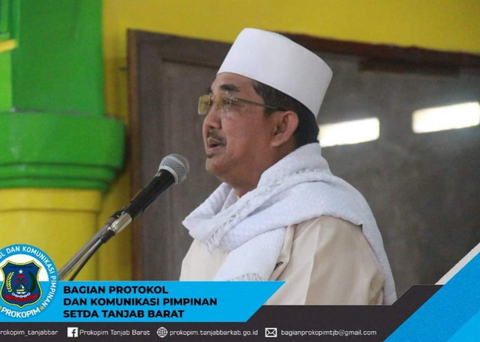 Bupati Anwar Sadat solat Jumat di Bram Itam kanan